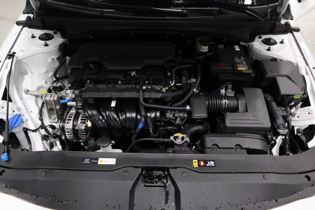 Certified 2025 Hyundai Elantra Sport image 17