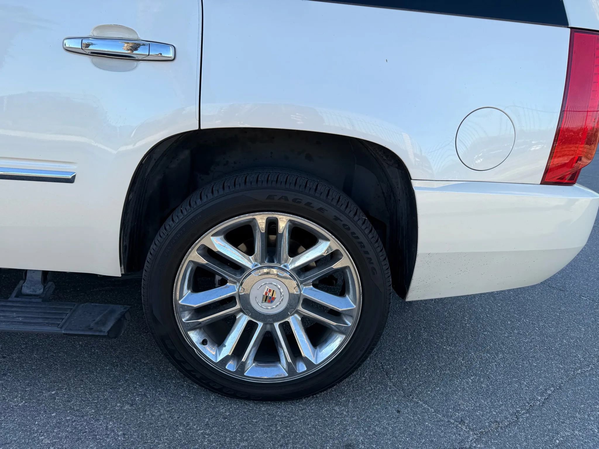 Used 2013 Cadillac Escalade Platinum image 12