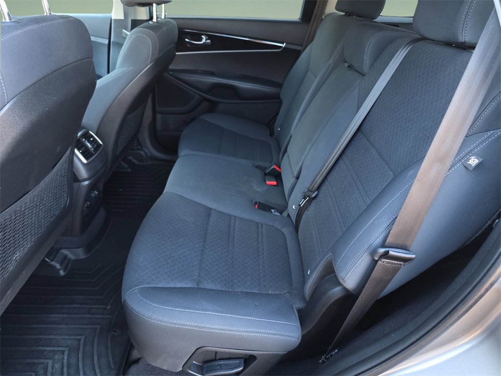 Used 2017 Kia Sorento LX image 14
