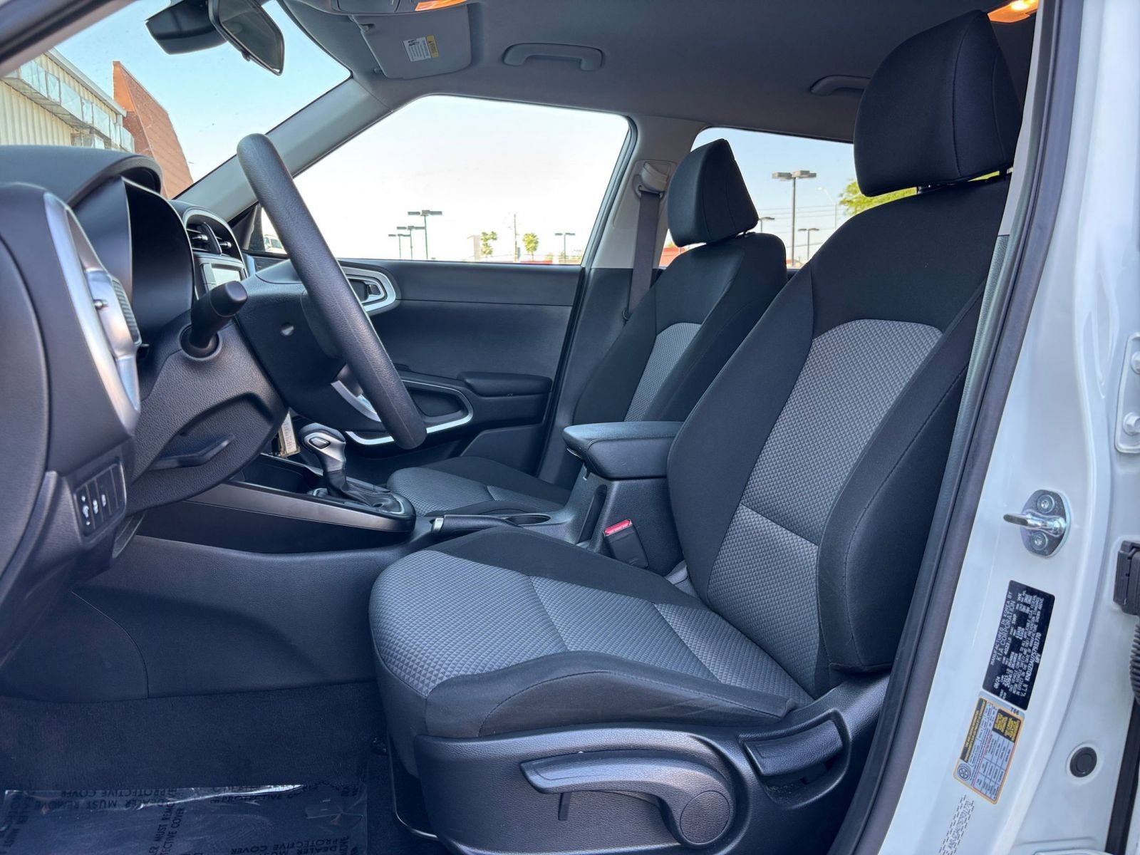 Used 2025 Kia Soul LX w/ LX Technology Package FWD image 24