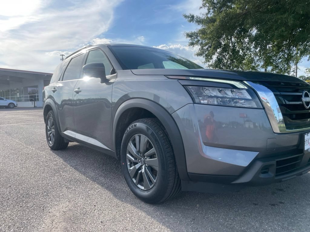 Used 2024 Nissan Pathfinder SV FWD image 9