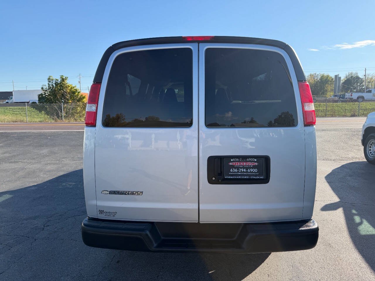 Used 2019 Chevrolet Express 3500 LS RWD image 7