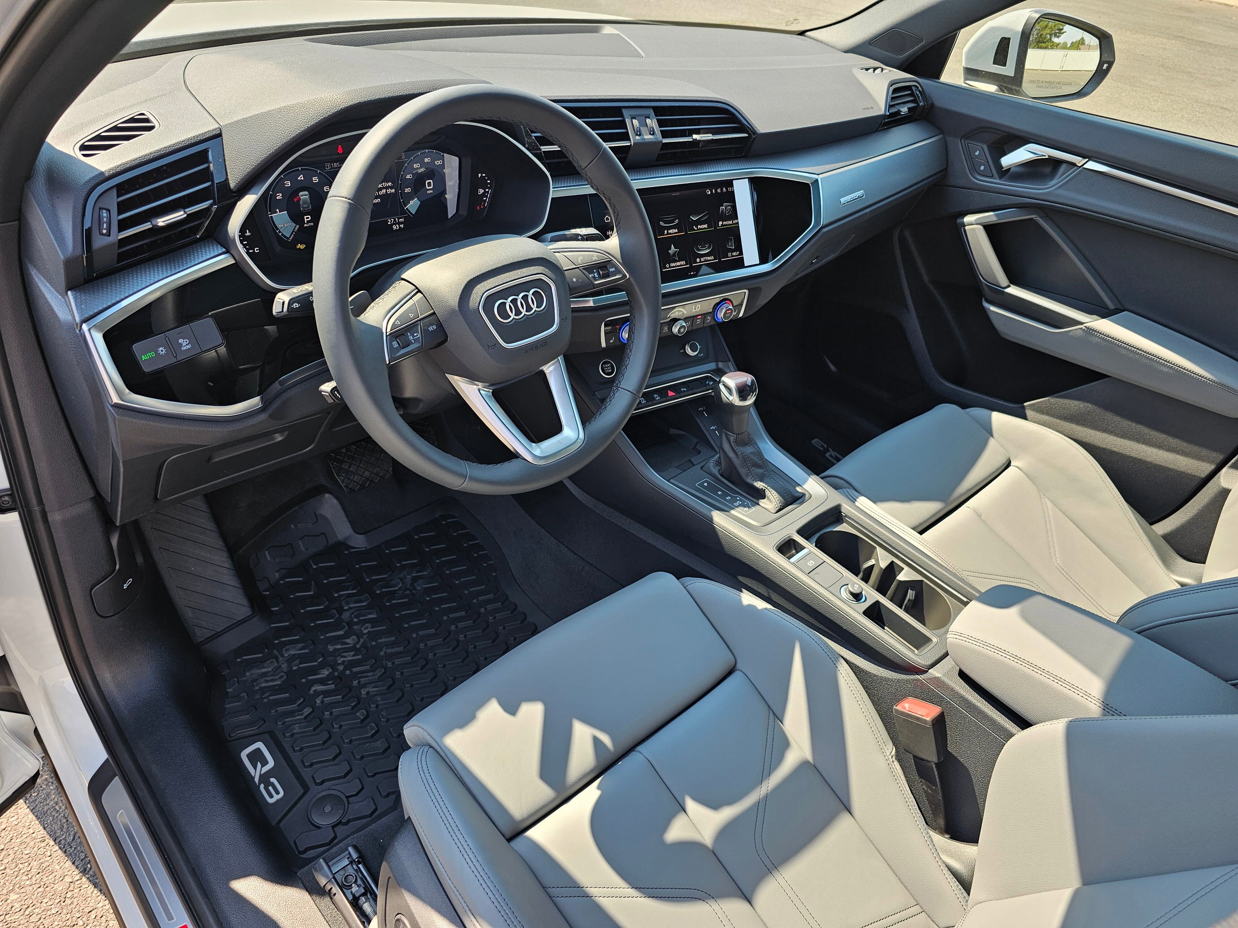 New 2025 Audi Q3 2.0T Premium image 2