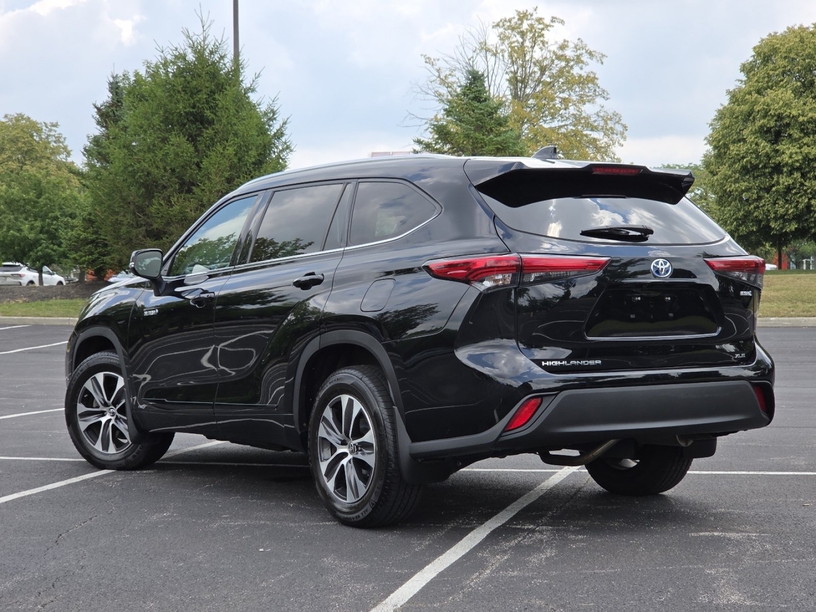 Used 2020 Toyota Highlander XLE AWD/4WD image 21