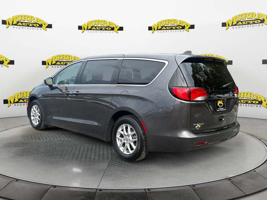 Used 2023 Chrysler Voyager LX FWD image 3