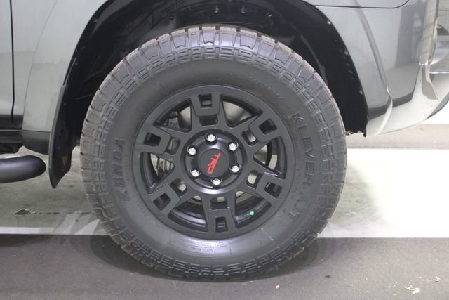 Used 2022 Toyota 4Runner SR5 Premium w/ Moonroof Package image 27