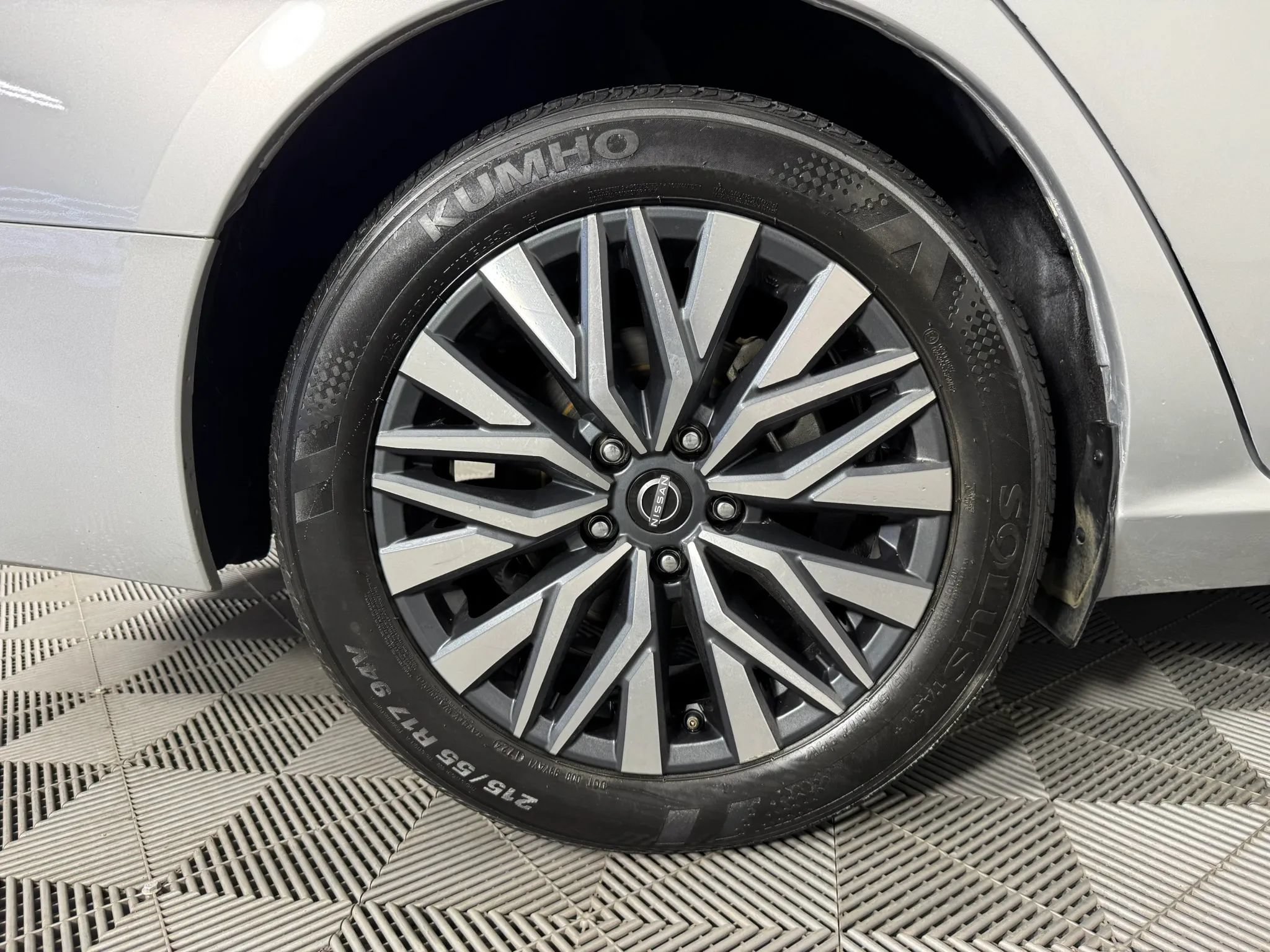 Used 2024 Nissan Altima 2.5 SV FWD image 44