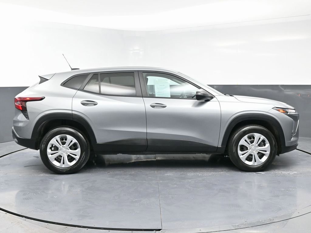 Used 2024 Chevrolet Trax LS w/ Driver Confidence Package image 8