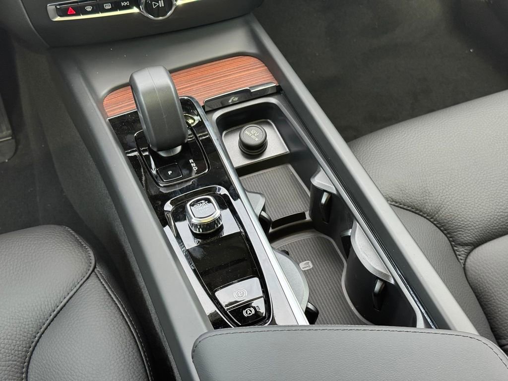 New 2026 Volvo V60 B5 Cross Country Plus w/ Climate Package image 14