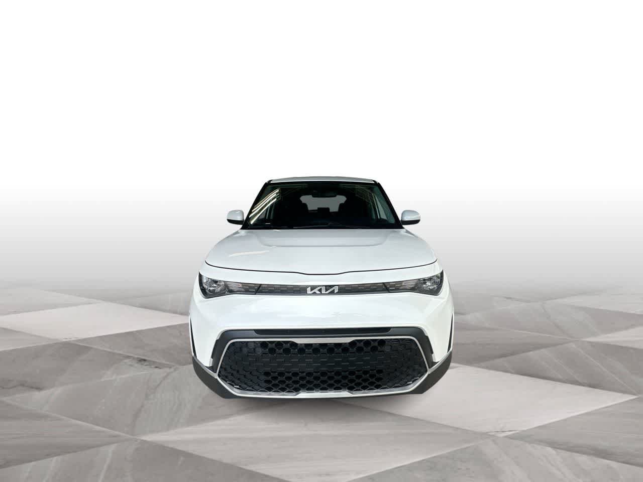 Used 2025 Kia Soul LX w/ LX Technology Package FWD image 3