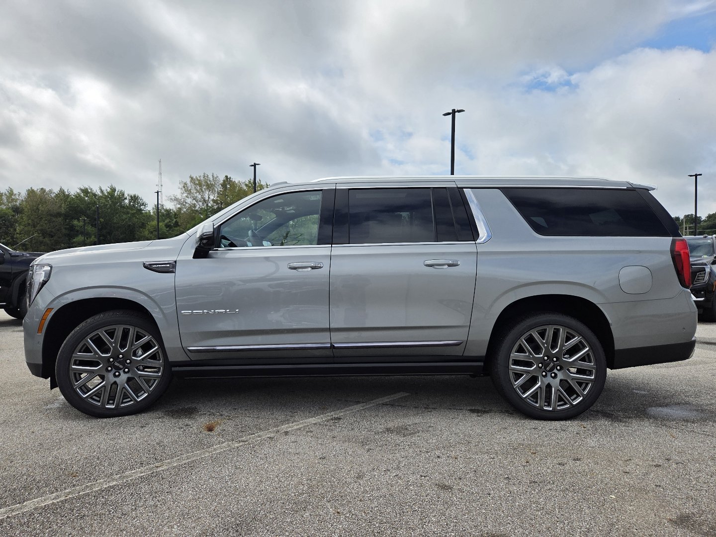 New 2026 GMC Yukon XL Denali Ultimate w/ LPO, Floor Liner Package AWD/4WD image 17