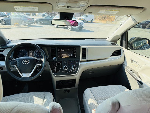 Used 2020 Toyota Sienna L FWD image 7