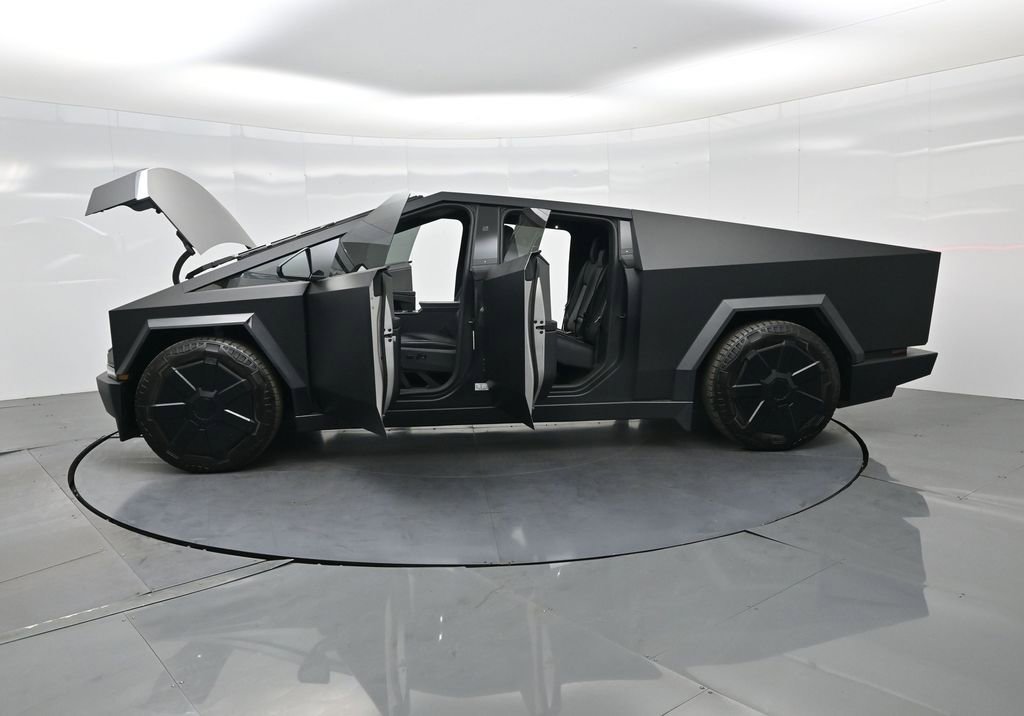 Used 2024 Tesla Cybertruck AWD Crew Cab image 38