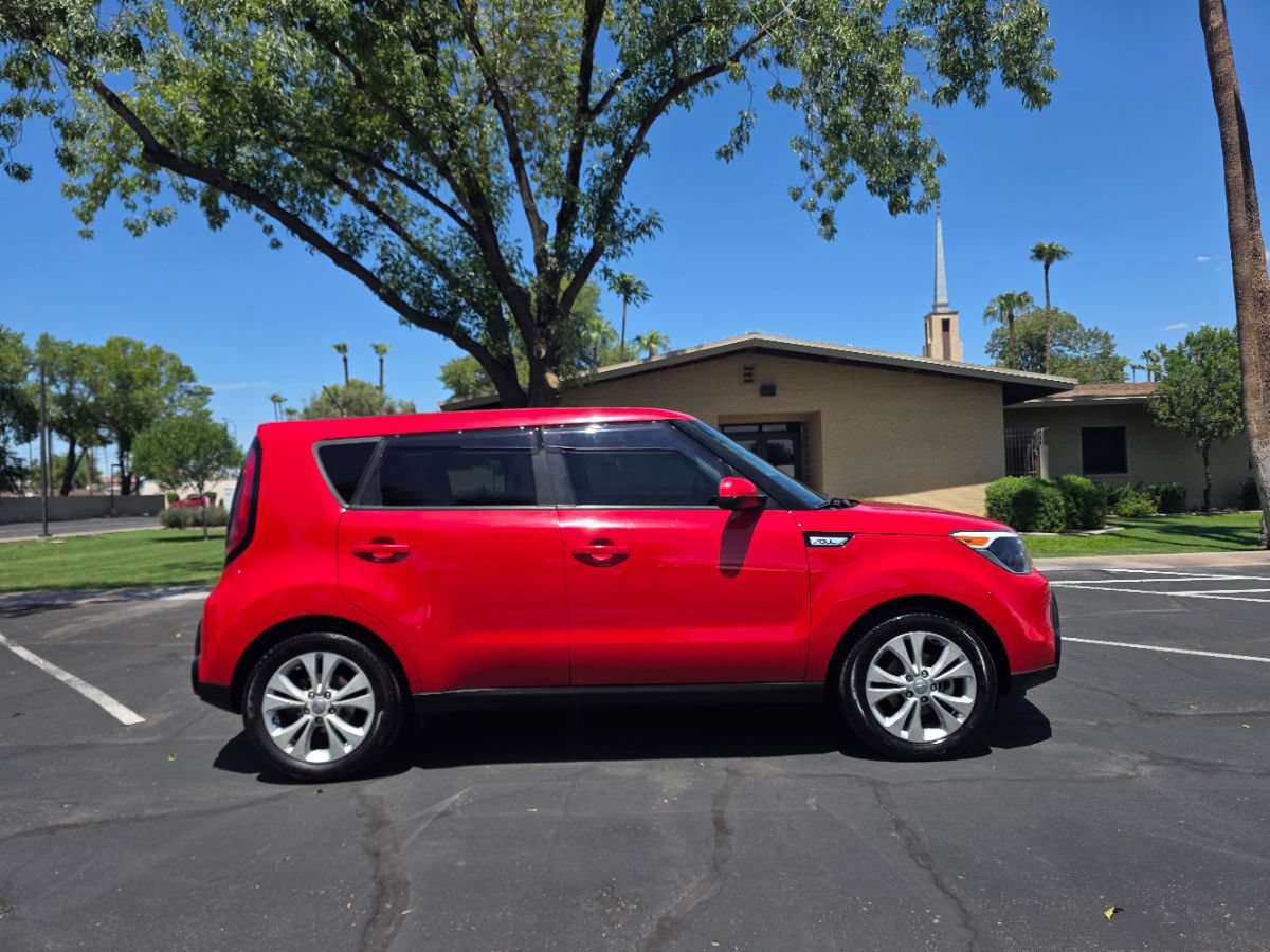 Used 2016 Kia Soul + FWD image 3