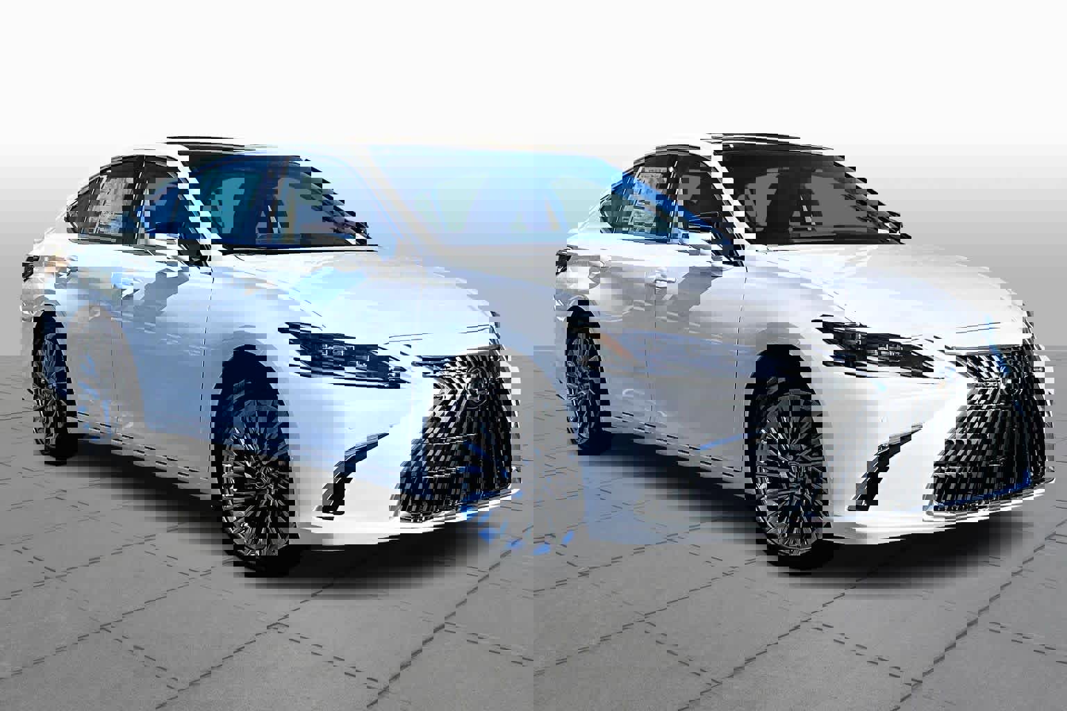 New 2025 Lexus ES 350 Ultra Luxury image 2