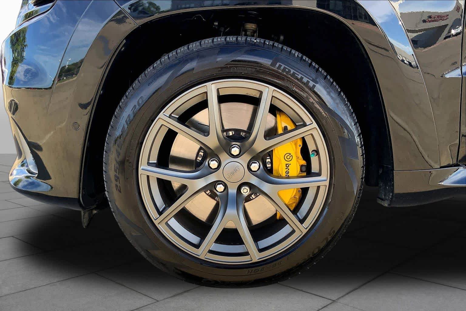 Used 2020 Jeep Grand Cherokee Trackhawk AWD/4WD image 11