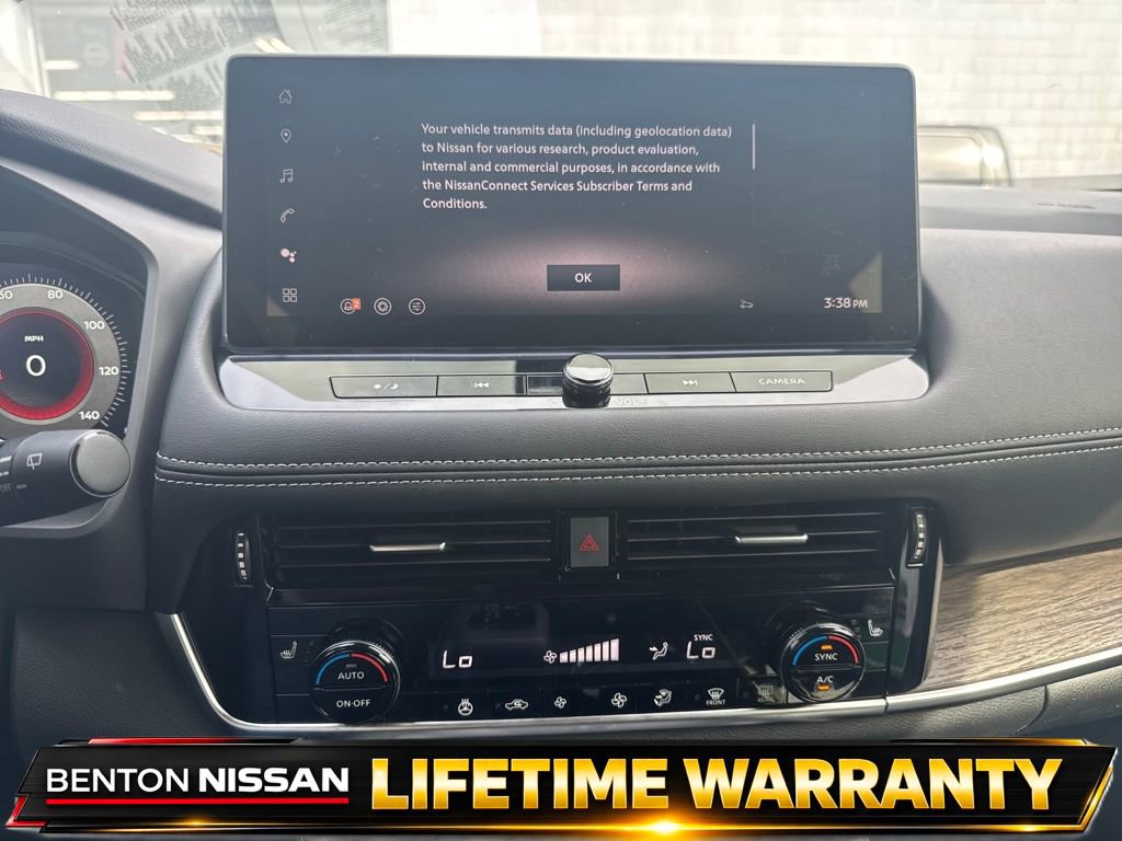 Used 2025 Nissan Rogue Platinum FWD image 16