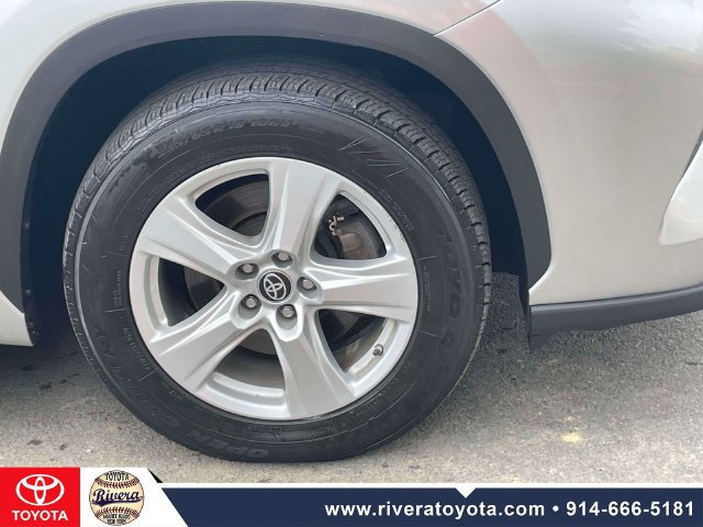 Used 2023 Toyota Highlander LE FWD image 10