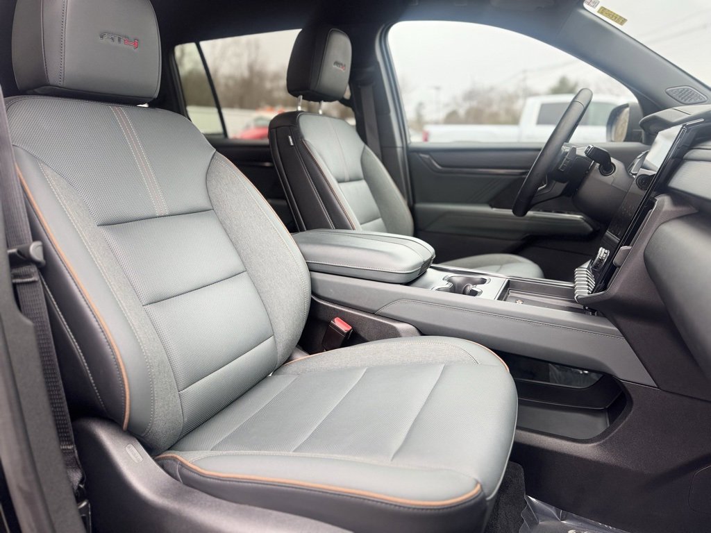 Used 2024 GMC Acadia AT4 image 12