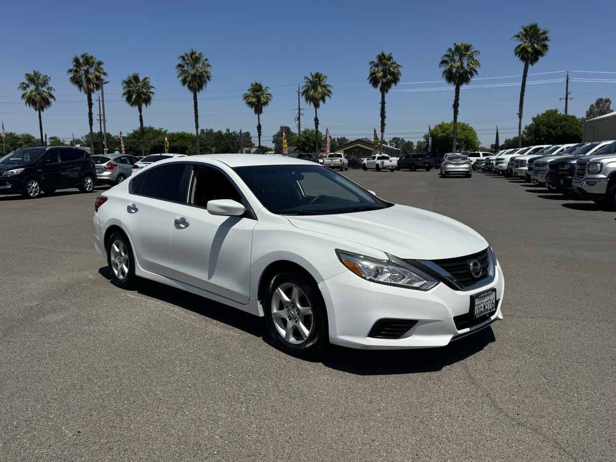 Used 2016 Nissan Altima 2.5 S w/ Power Driver Seat Package FWD image 2