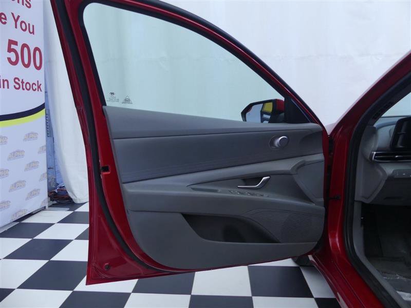Used 2023 Hyundai Elantra SEL image 21