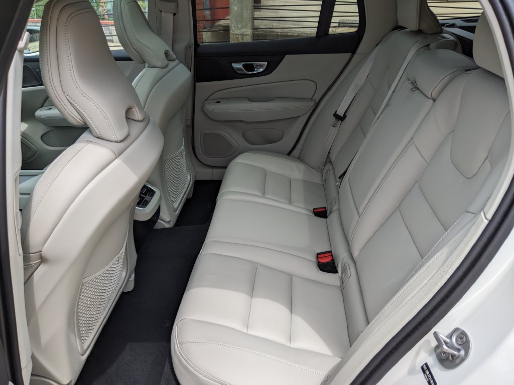 Certified 2026 Volvo V60 B5 Cross Country Ultra w/ Protection Package Premier AWD/4WD image 23