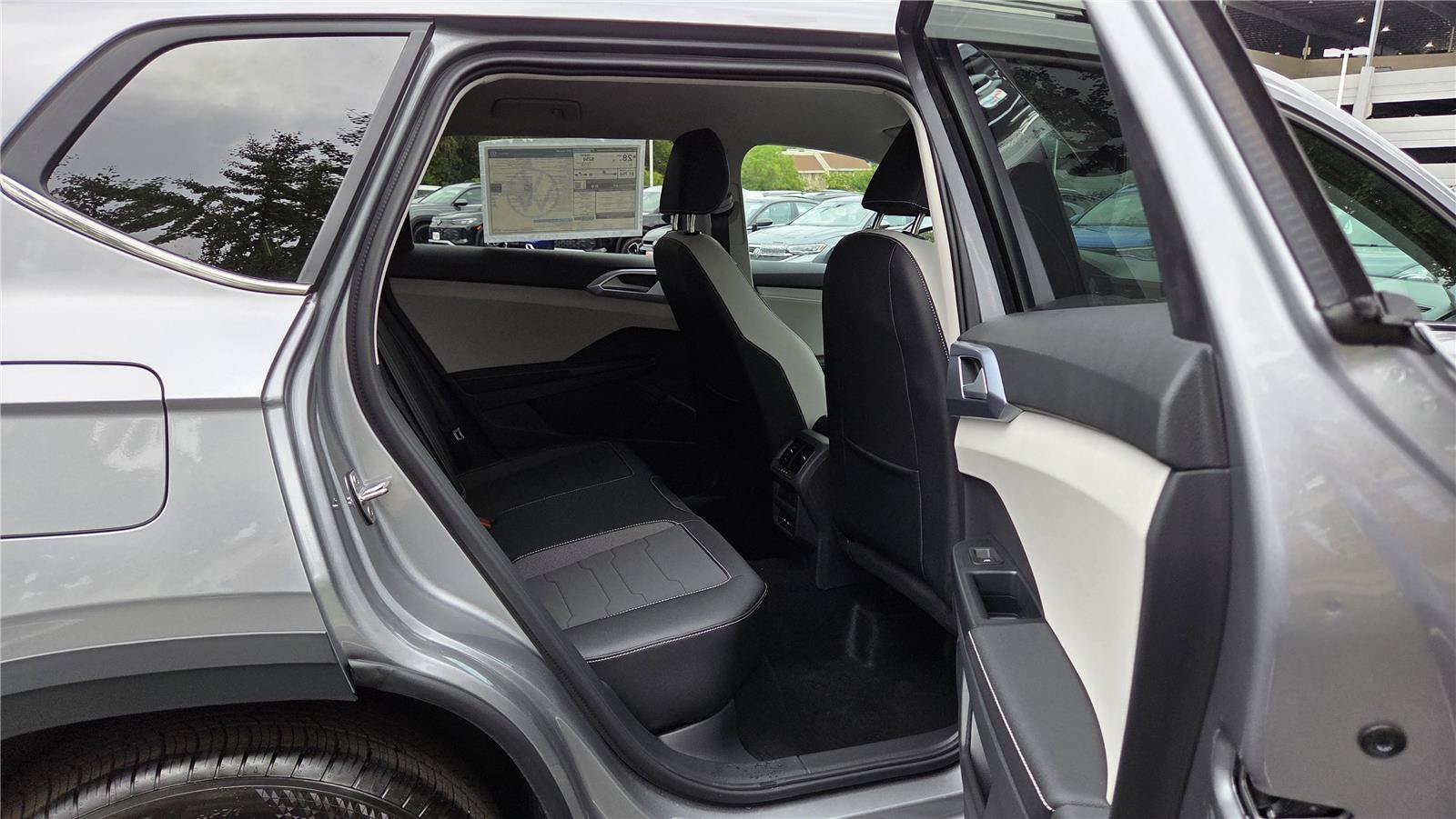 New 2026 Volkswagen Taos SE AWD/4WD image 33