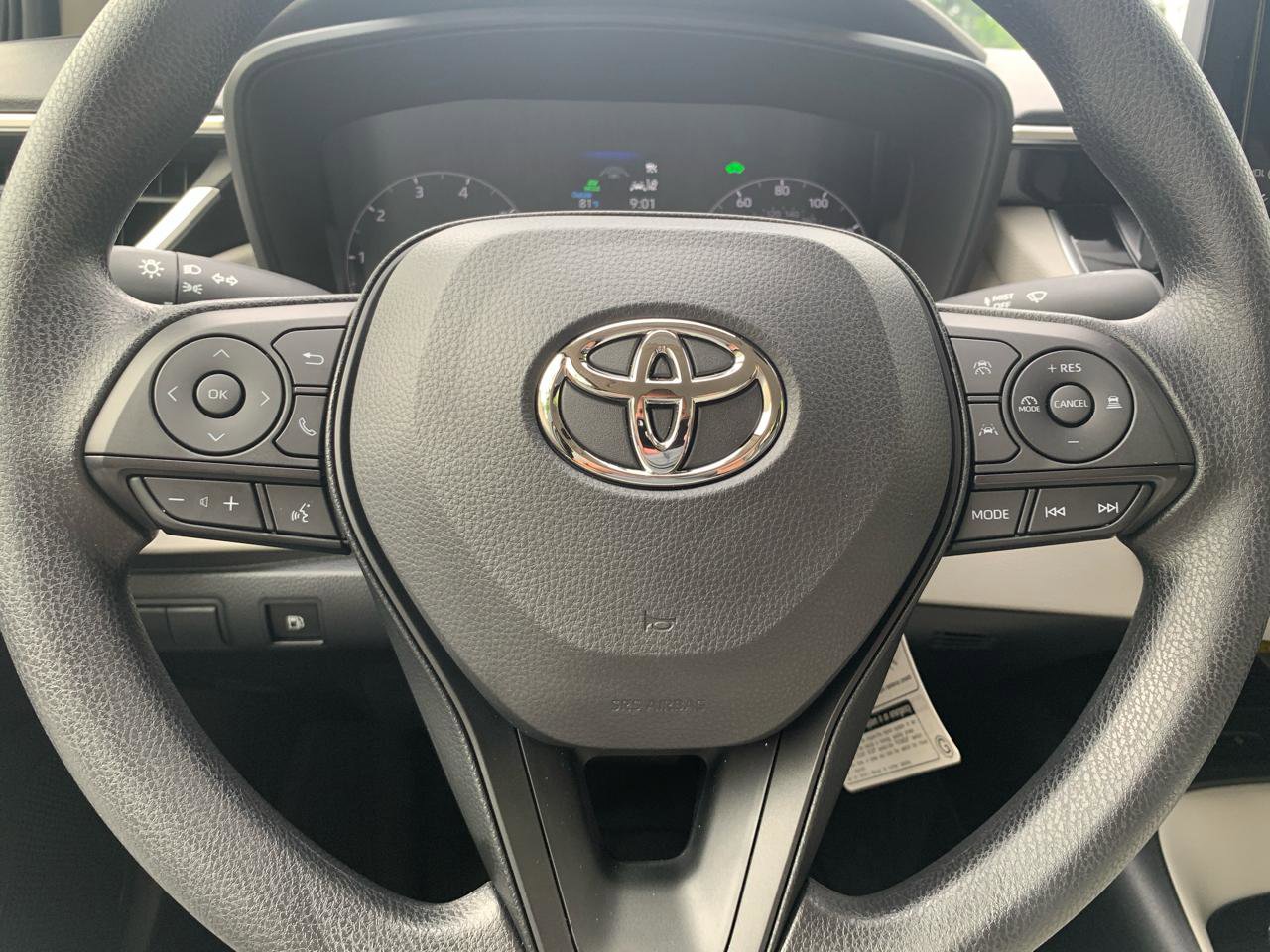 Used 2025 Toyota Corolla LE w/ LE Premium Package FWD image 19