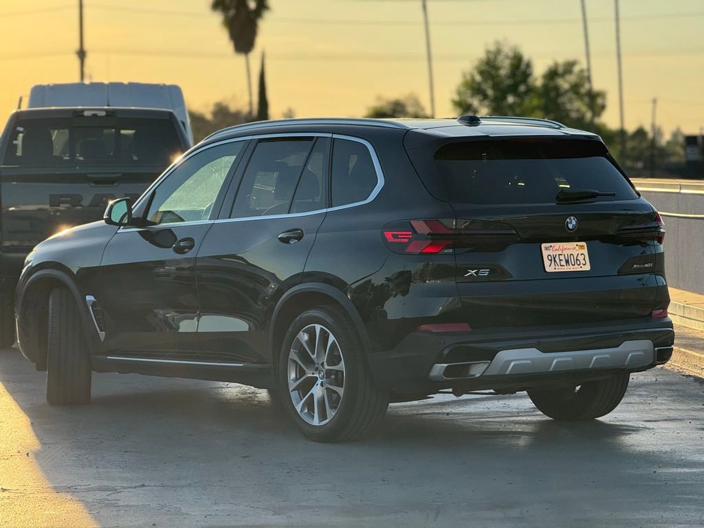 Used 2024 BMW X5 xDrive40i w/ Premium Package image 2