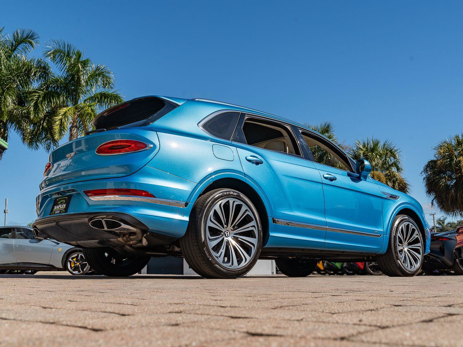 Used 2022 Bentley Bentayga AWD/4WD image 4