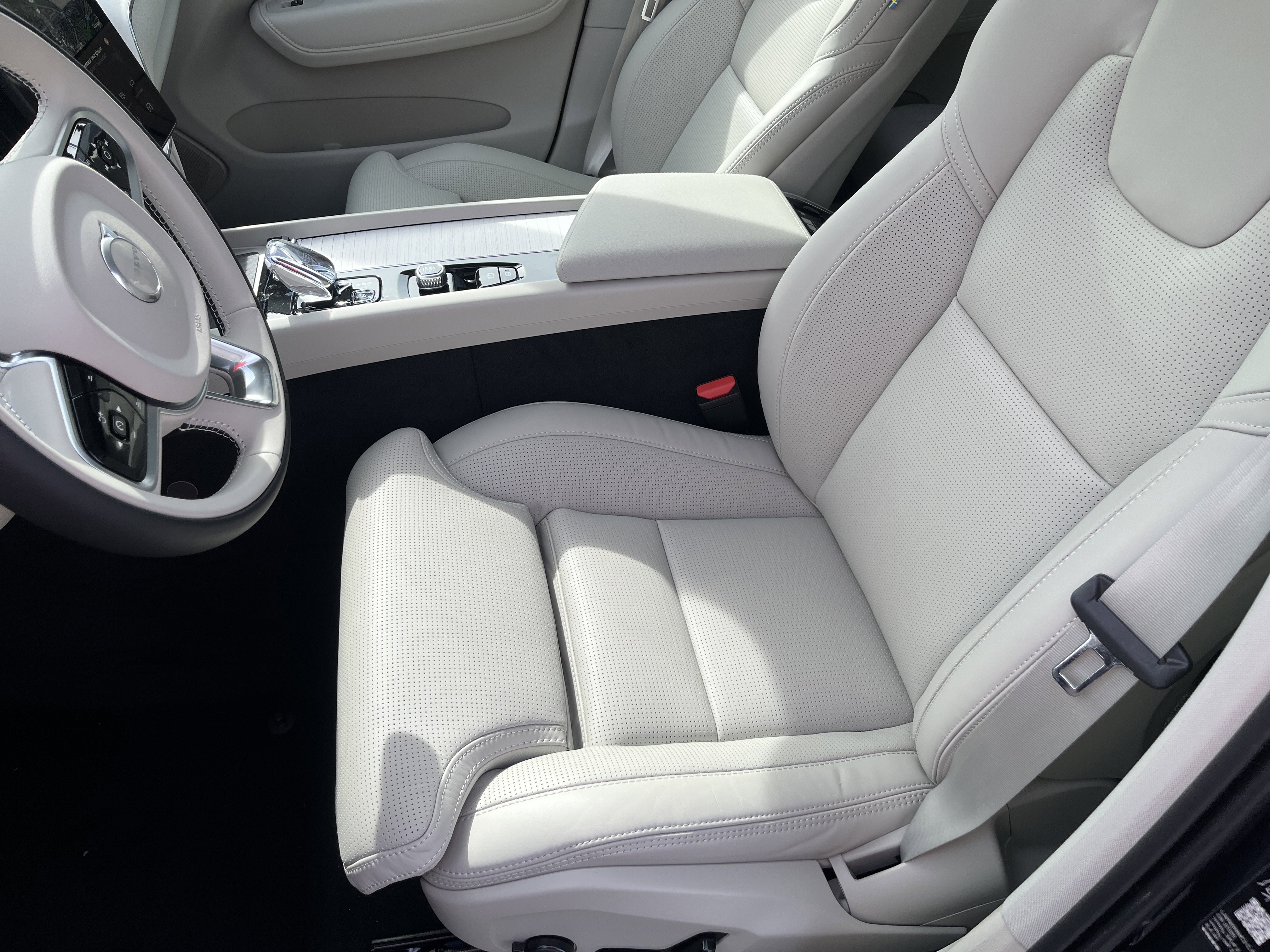 New 2026 Volvo XC60 B5 Ultra w/ Protection Package Premier image 24