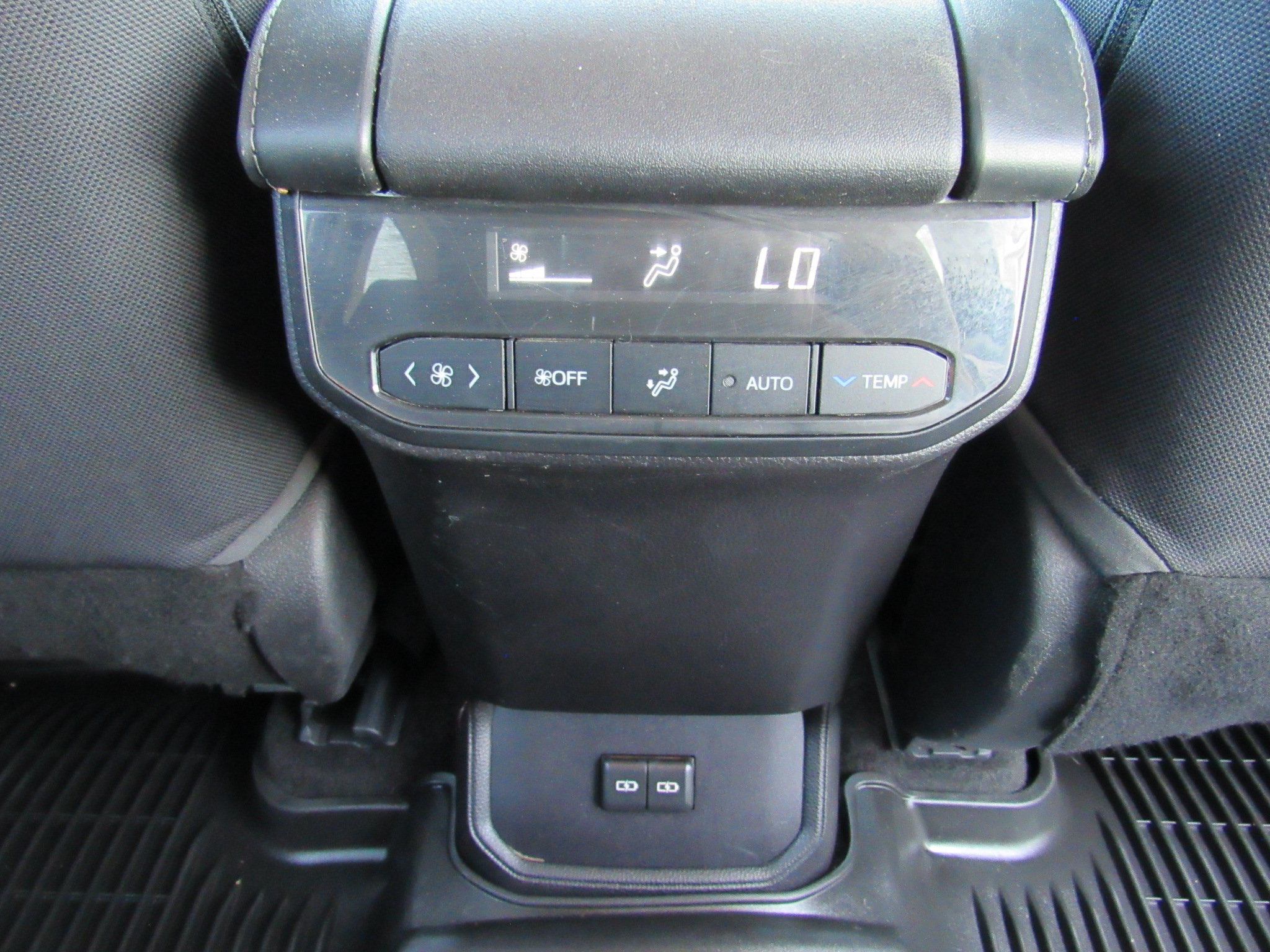 Used 2023 Toyota Highlander LE FWD image 34