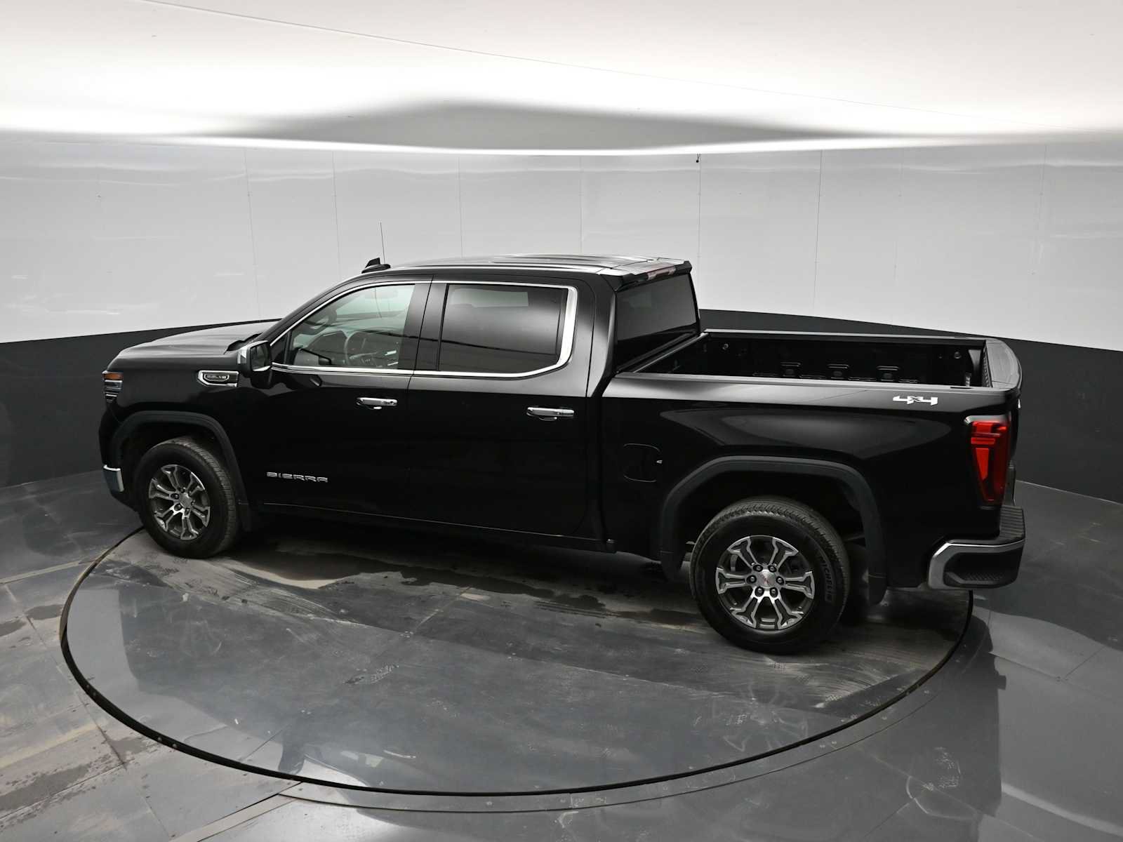 Used 2025 GMC Sierra 1500 SLT AWD/4WD image 28