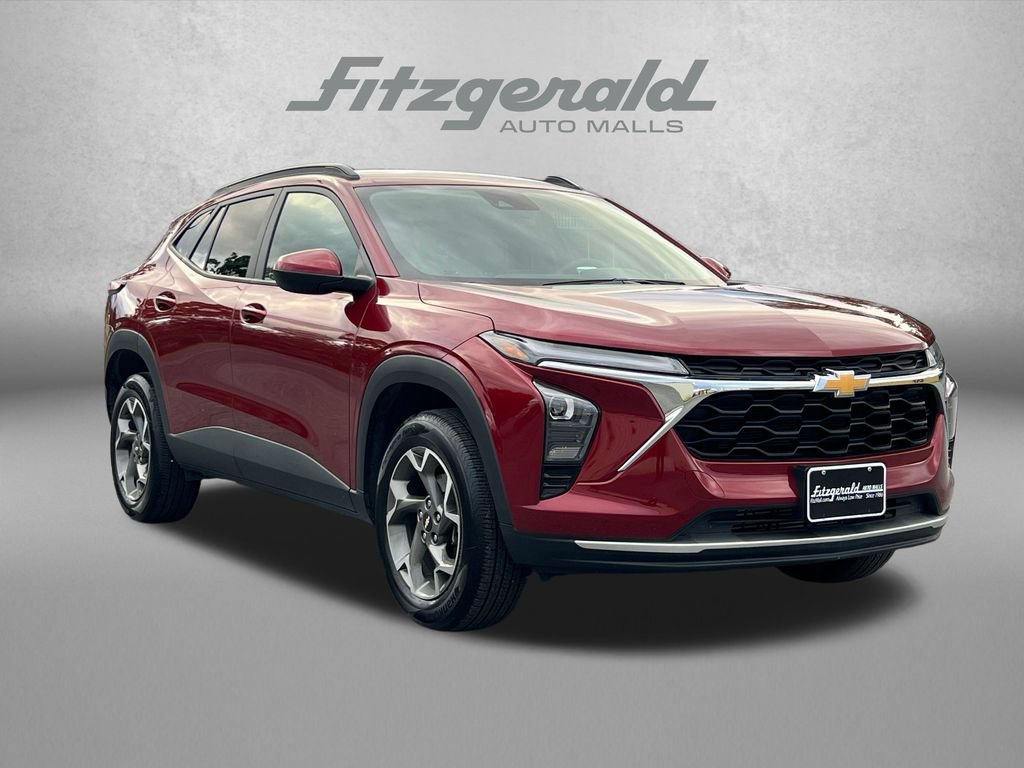 Used 2025 Chevrolet Trax LT FWD image 1