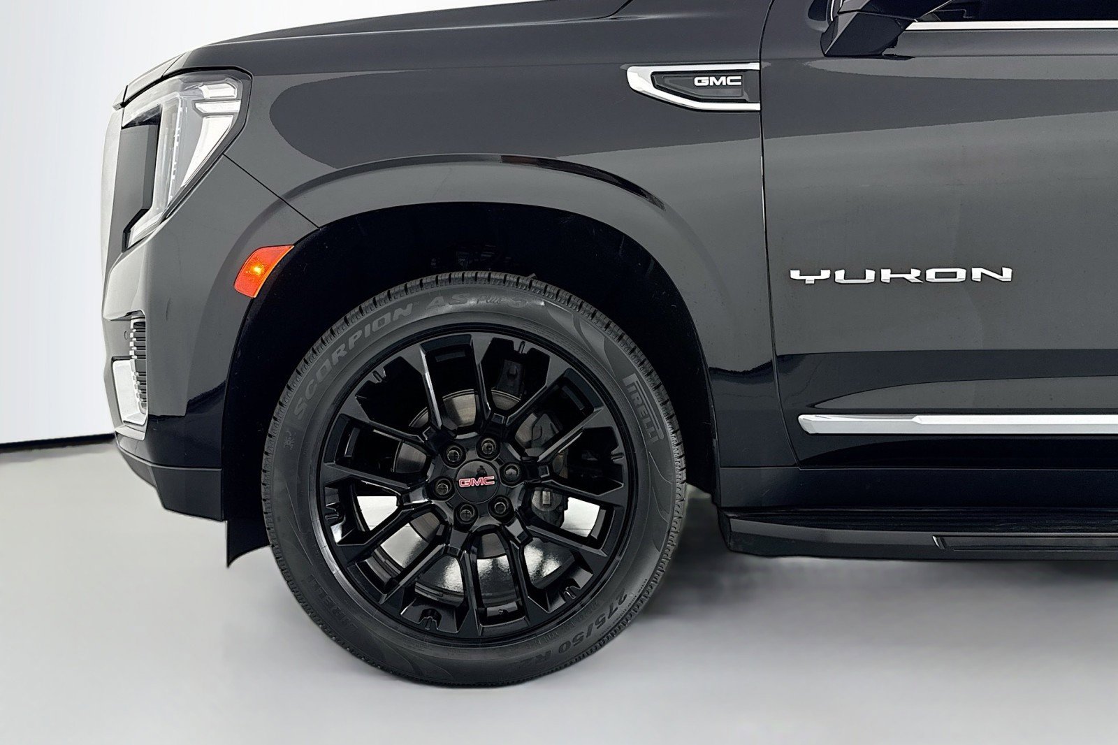 Used 2023 GMC Yukon XL SLT image 11