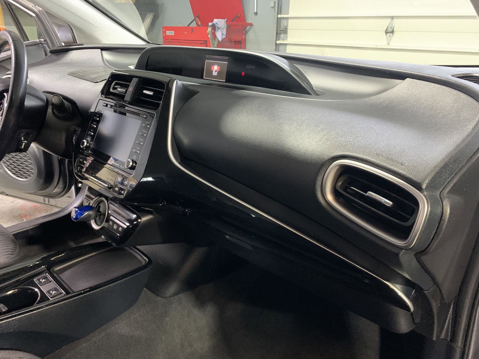 Used 2020 Toyota Prius Prime LE image 19