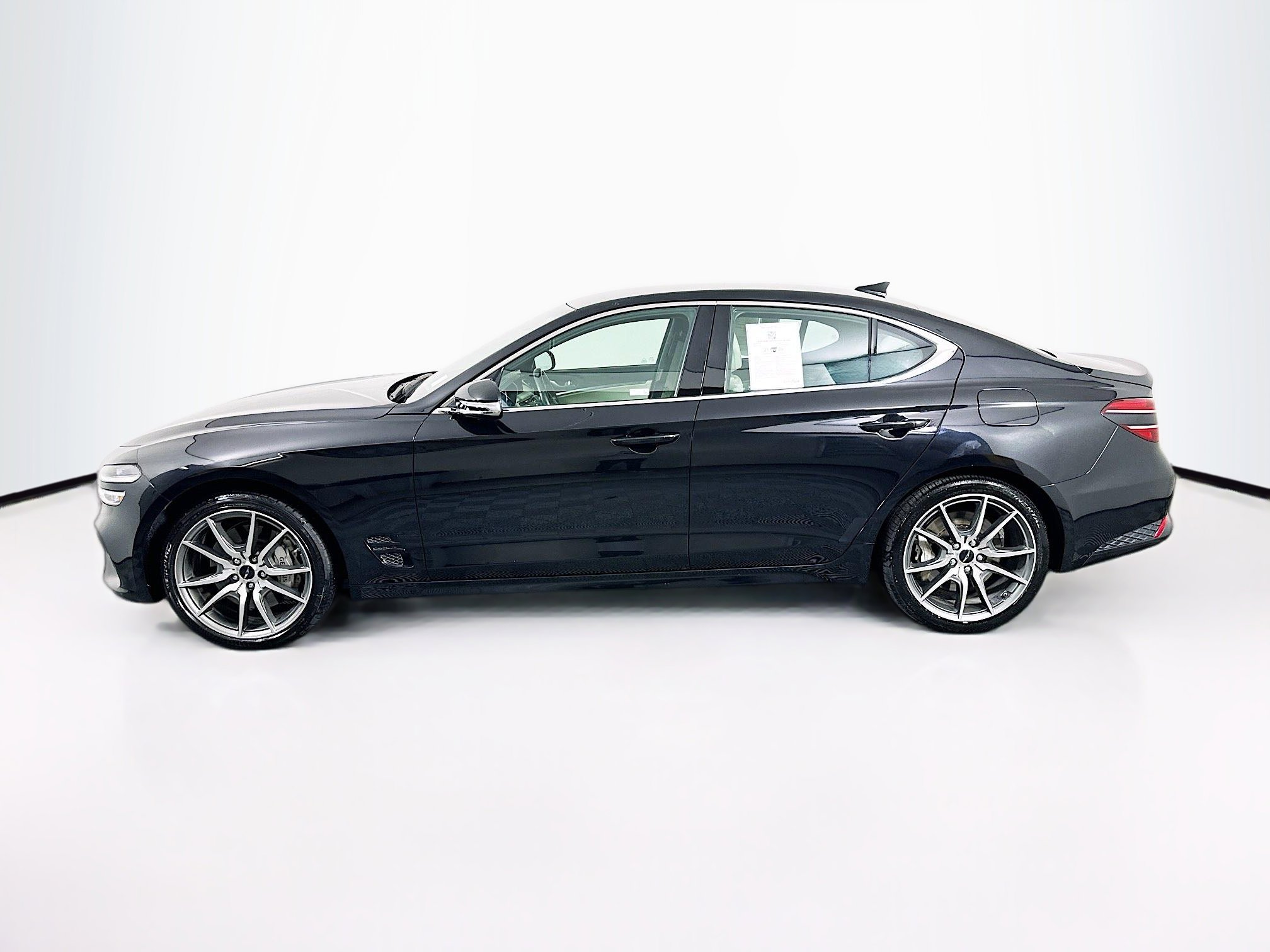 Used 2025 Genesis G70 2.5T image 4