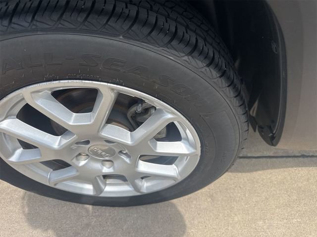 Used 2019 Jeep Renegade Latitude FWD image 5