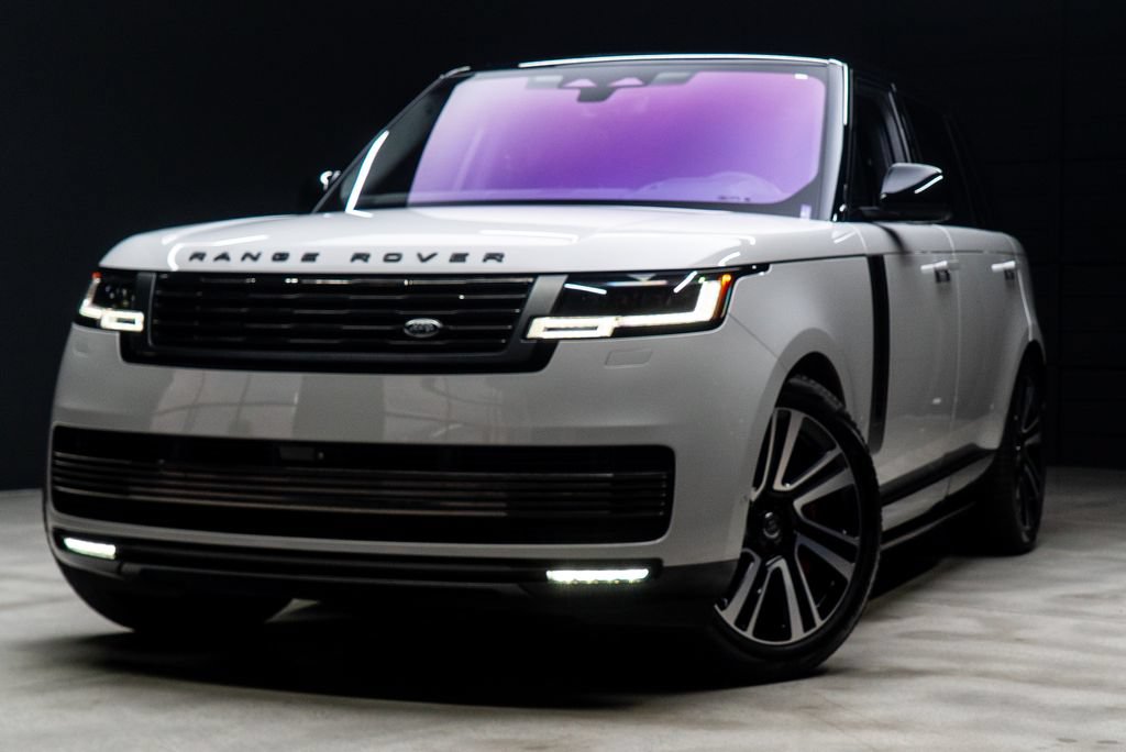 Used 2023 Land Rover Range Rover SV AWD/4WD image 2