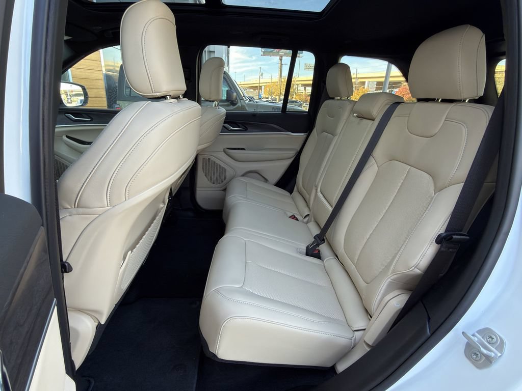 New 2025 Jeep Grand Cherokee Limited w/ Luxury Tech Group II AWD/4WD image 21
