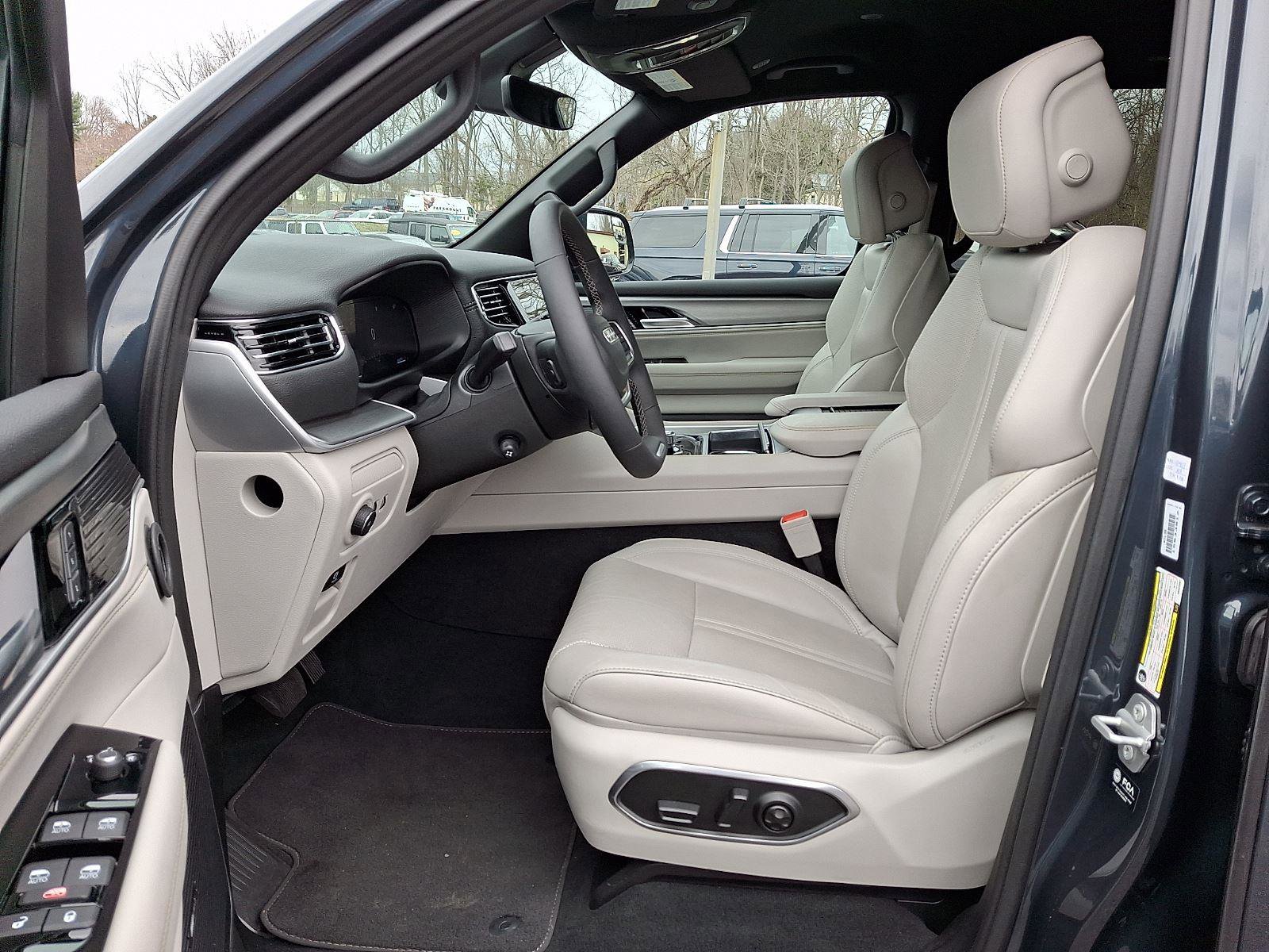 Certified 2025 Jeep Wagoneer 4WD image 16