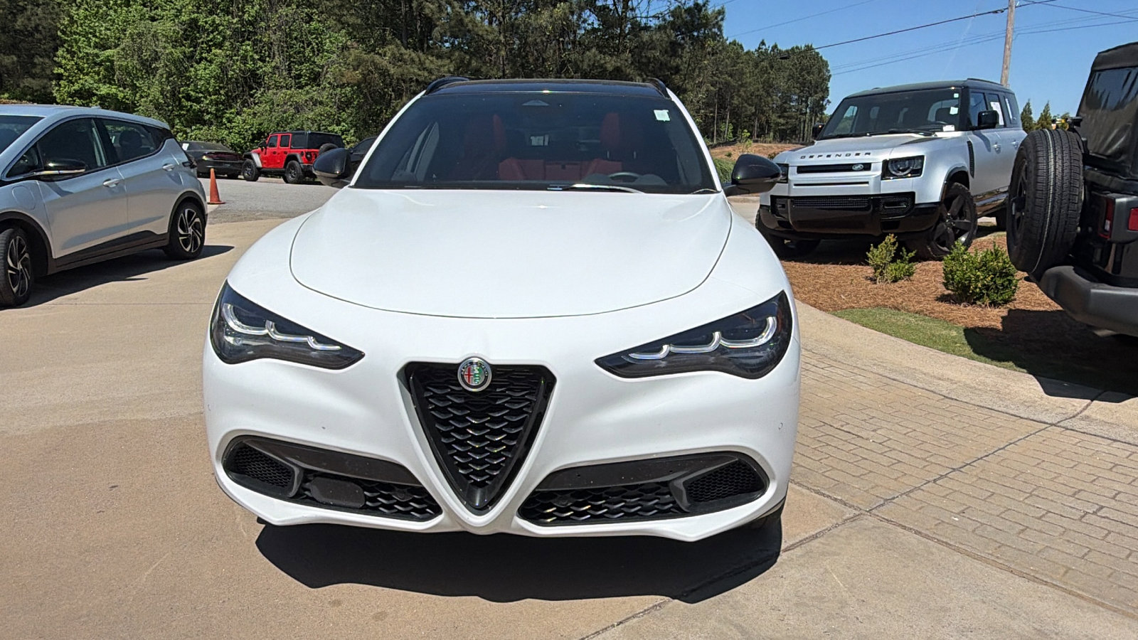 Used 2025 Alfa Romeo Stelvio Sprint image 3