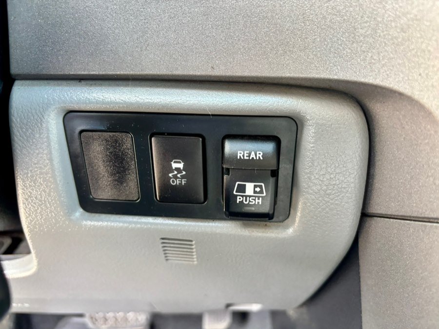 Used 2012 Toyota Tundra 4x4 Double Cab w/ TRD Off-Road Pkg image 26
