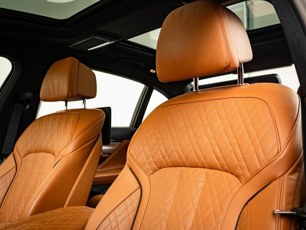 Used 2022 BMW ALPINA B7 xDrive image 24