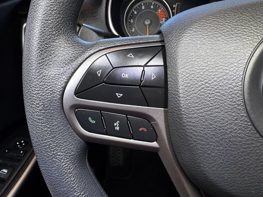 Used 2019 Jeep Cherokee Latitude w/ Popular Appearance Group AWD/4WD image 25