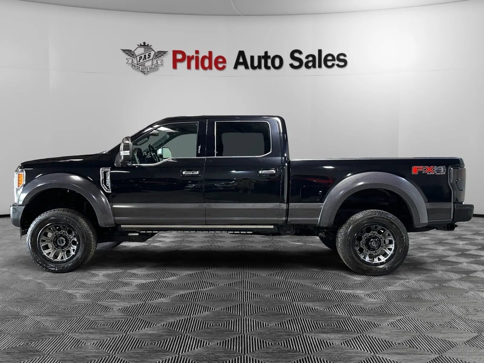 Used 2019 Ford F350 Platinum w/ Platinum Ultimate Package image 4
