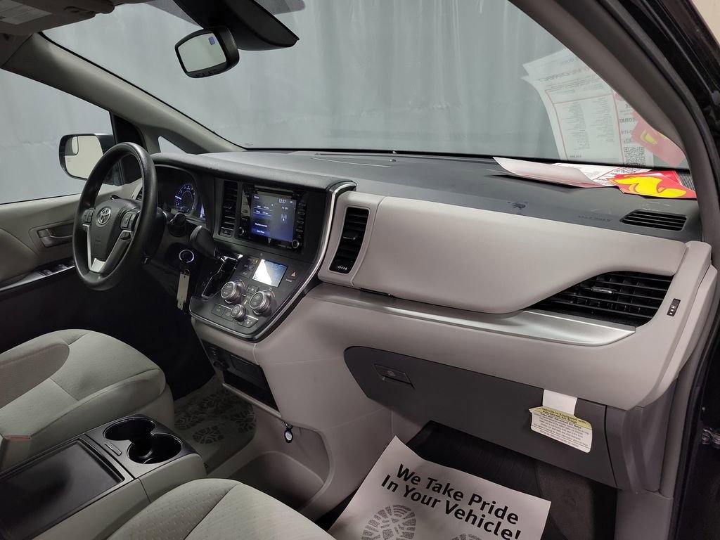 Used 2019 Toyota Sienna LE image 29