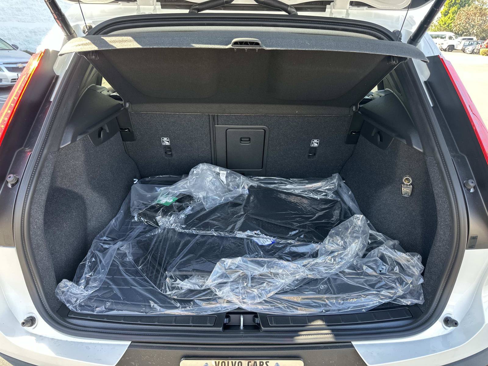 New 2026 Volvo XC40 B5 Plus w/ Protection Package Premier AWD/4WD image 18
