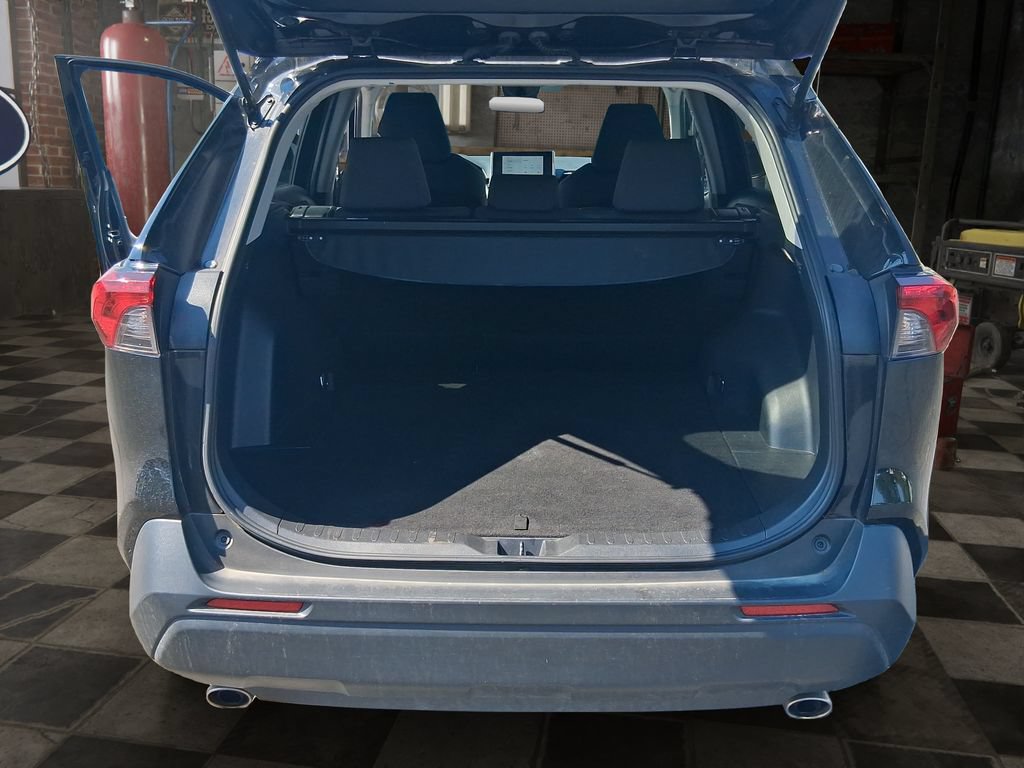Used 2025 Toyota RAV4 XLE AWD/4WD image 10