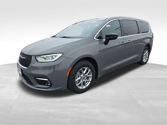 Used 2025 Chrysler Pacifica Select image 1